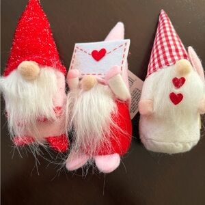 Valentine gnomes